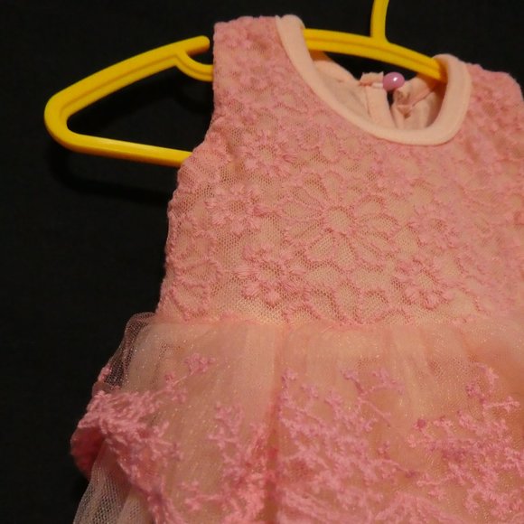 Pink lace dress, toddler girl, xs, single pink button back fastened - Picture 5 of 12